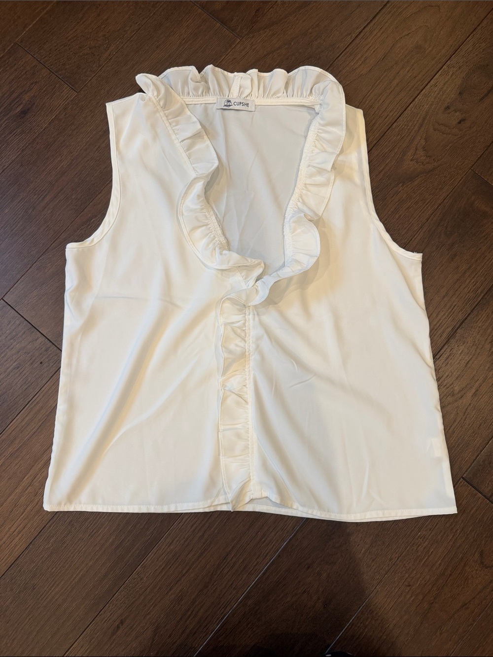 Cupshe White Ruffled V-Neck Sleeveless Top Medium - C66-005